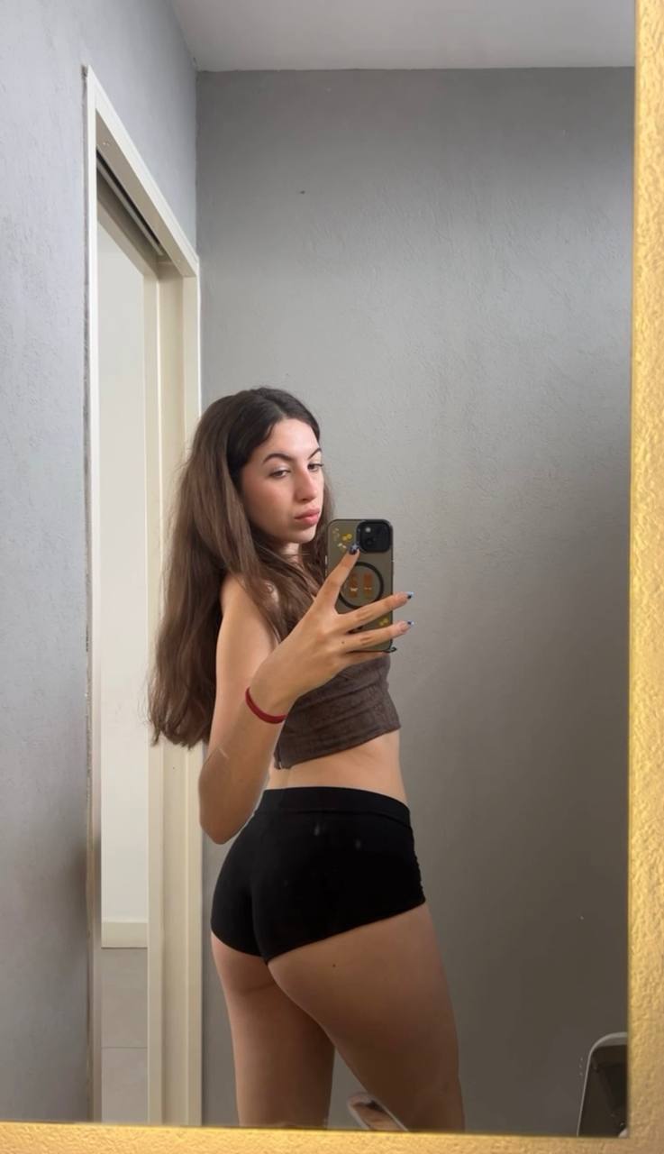 Amber in her underwear in Harbin