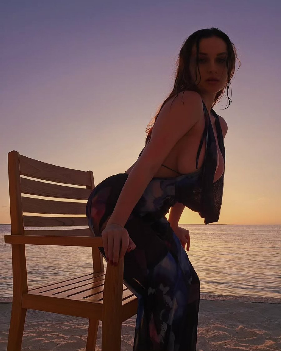 Sexy girl Miranda Faith nude in Harbin